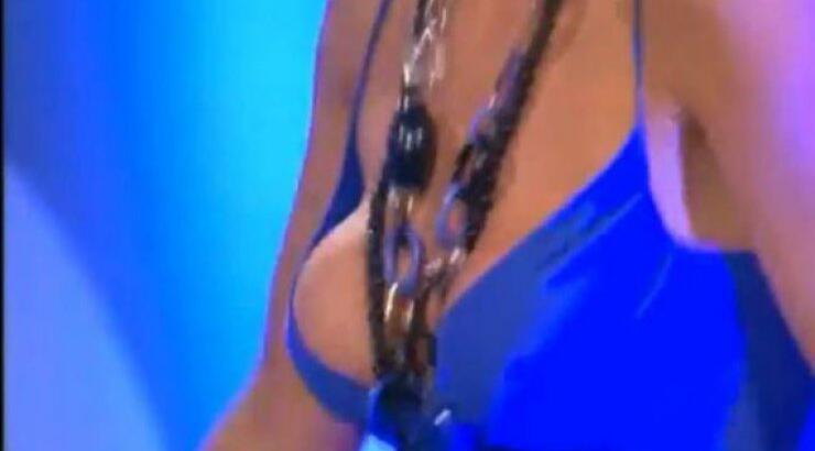 Το σέξι ατύχημα τραγουδίστριας όταν ερμήνευσε το… «Αν μια μέρα σε χάσω»!