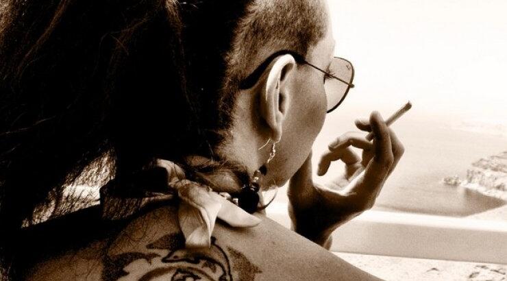 Ποια πρώην Σταρ Ελλάς είναι η κυρία στην φωτογραφία;