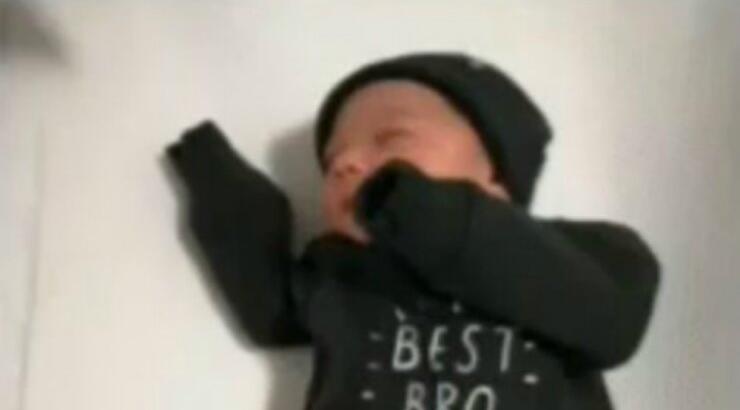 Είδαμε τον νεογέννητο γιο επώνυμου Κύπριου! [βίντεο]