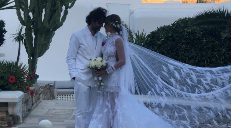 Αθηνά Οικονομάκου: Το αγαπημένο της πρόσωπο που βρέθηκε στον γάμο της και το πιο συγκινητικό τους στιγμιότυπο! [βίντεο]