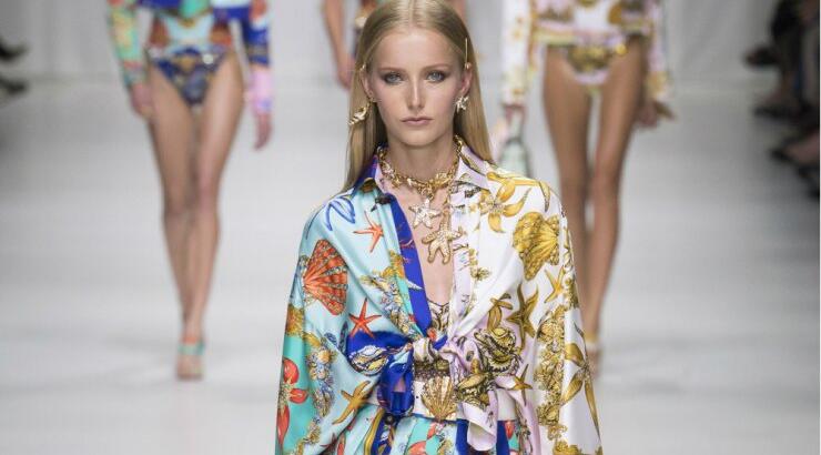 Επένδυσε στο chain print πουκάμισο