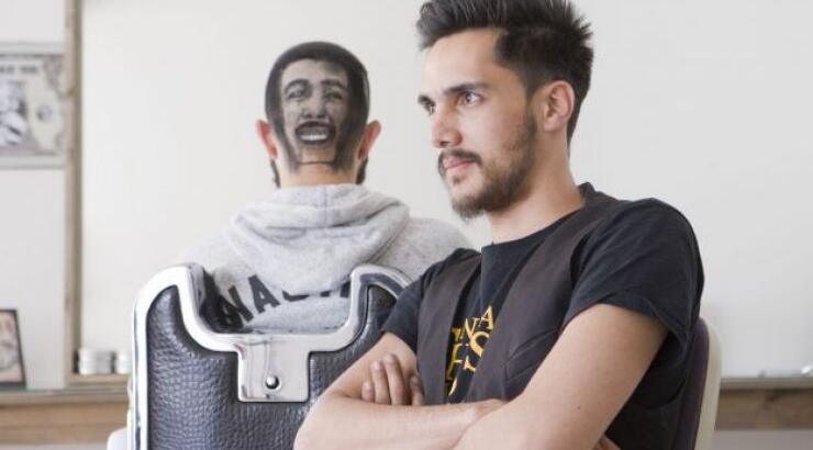 Ο Κύπριος κομμωτής που... ζωγραφίζει στο κεφάλι