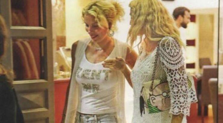 Μενεγάκη-Σπυροπούλου: Δείτε πως αντέδρασαν μόλις αντιλήφθηκαν τους παπαράτσι στην Μύκονο!