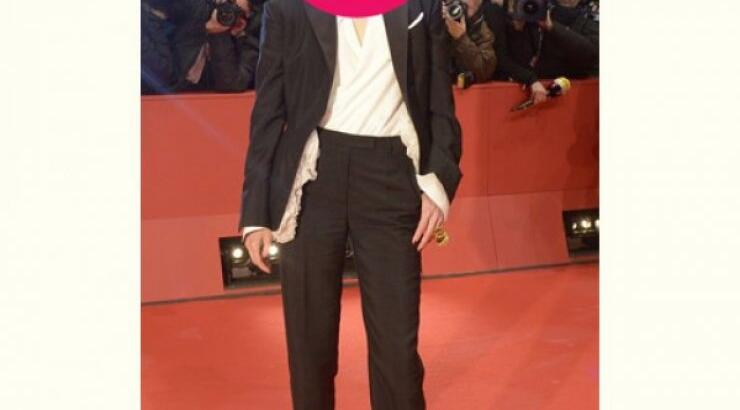  Ποια αγαπημένη star και style icon εμφανίστηκε στο κόκκινο χαλί με… couture παντόφλες;