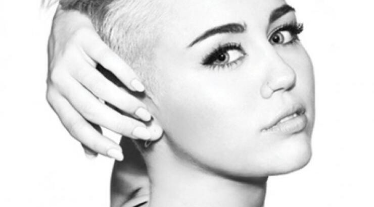 Miley Cyrus: Οι θαυμαστές της ανησυχούν για την πολύ αδύνατη σιλουέτα της  
