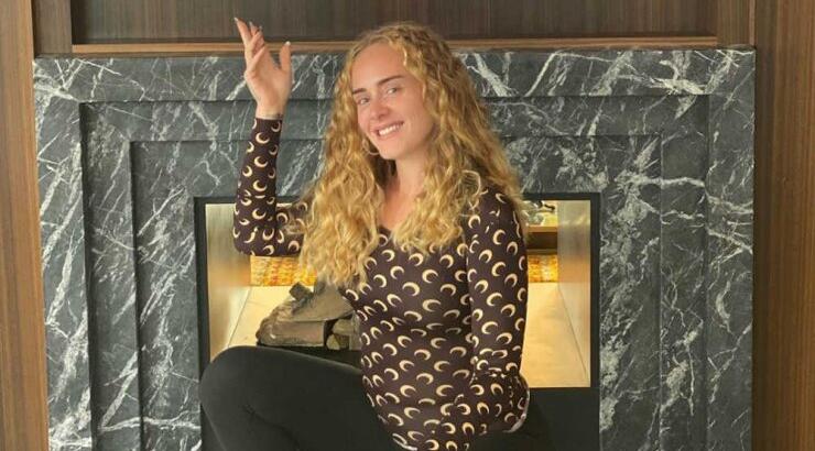 Adele: Την είδαμε πρώτη φορά με bikini top μετά την απώλεια κιλών!