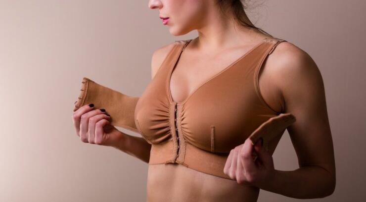 Αυξητική στήθους: Oι δύο συχνότερες ερωτήσεις πριν από την επέμβαση