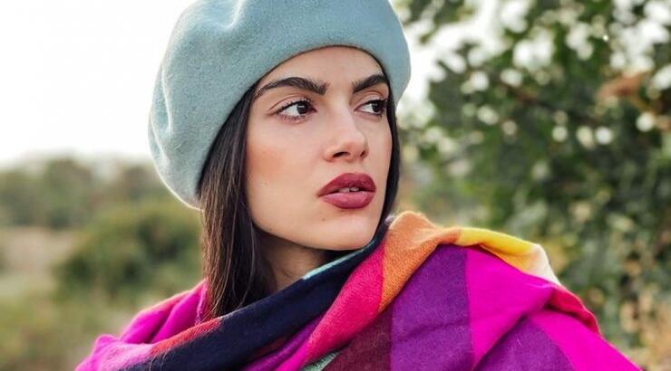 Λατρέψαμε το μανικιούρ της Άντρεας Κυριάκου γιατί συνδυάζει τρεις nail art τάσεις