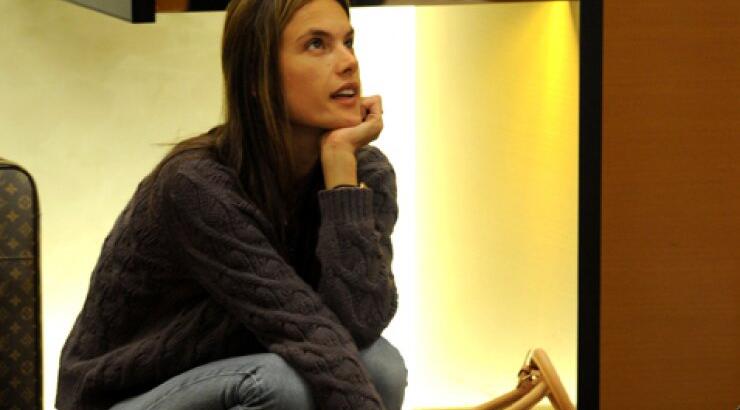 Μεγάλο δίλημμα για την Alessandra Ambrosio 