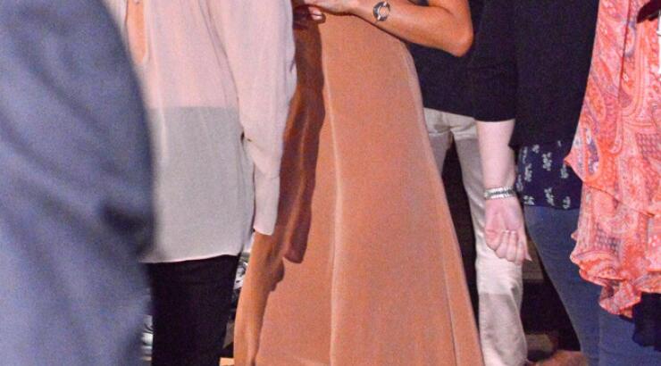 Δείτε το σέξυ φόρεμα που φόρεσε η Alessandra Ambrosio από τη συλλογή της 