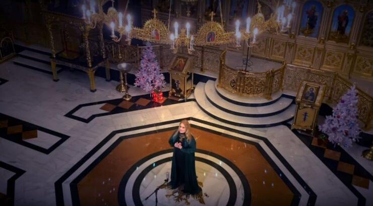 Ο ύμνος από την Αλέξια που αγαλλιάζει τη ψυχή ανήμερα των Χριστουγέννων! [βίντεο]