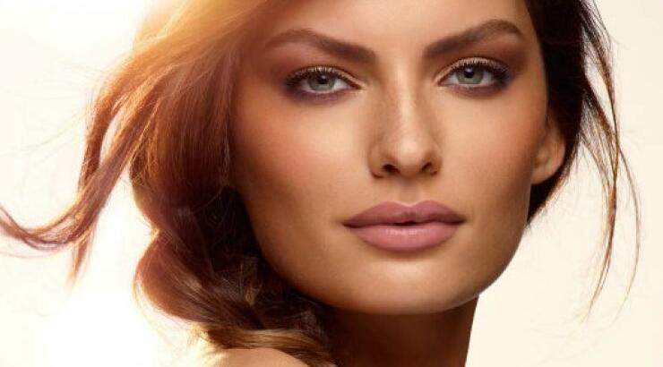 Τι πρέπει να αλλάξεις στο μακιγιάζ σου τώρα που καλοκαίριασε