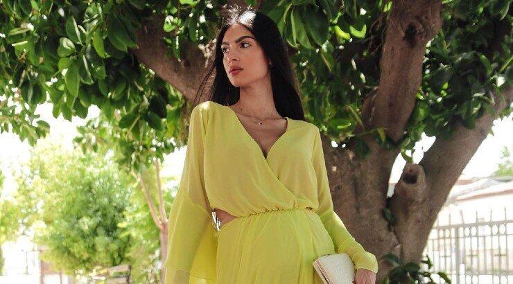 Άντρεα Κυριάκου: Αφότου έμαθε πως περιμένει κοριτσάκι πόζαρε με ροζ μπικίνι και τη φουσκωμένη της κοιλίτσα