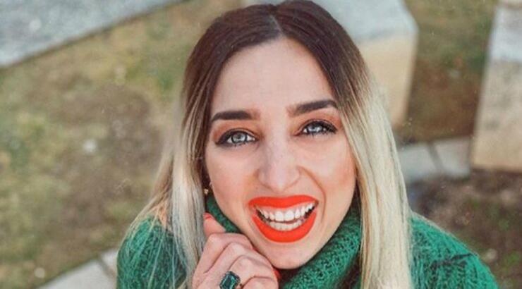 Δείτε την Ανδρέανα Φραγκούδη μελαχρινή