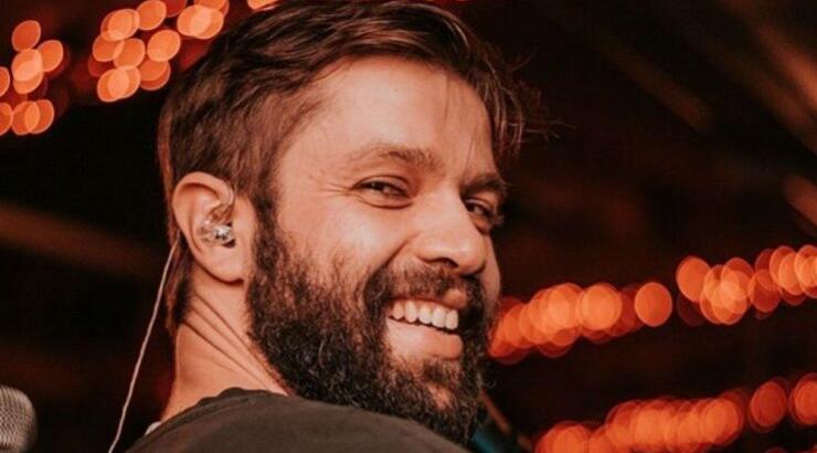 Ανδρέας Βούλγαρης: Είδαμε τις πρώτες εικόνες του περιζήτητου συνεργάτη του Μουτσινά με τη σύντροφό του 