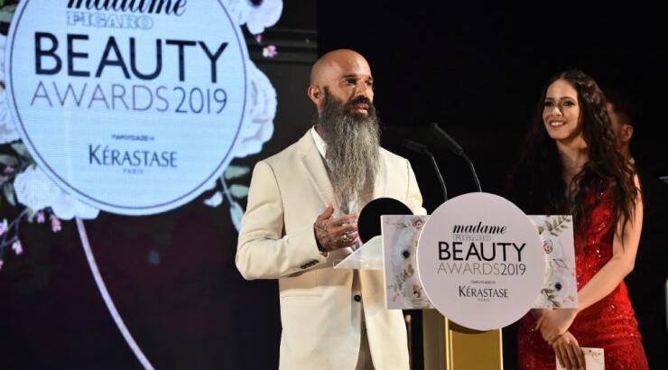 Ανδρέας Θεοδώρου: O βραβευμένος κομμωτής μας δείχνει πως να φτιάξουμε μάσκες μαλλιών και ανέμελο wavy look