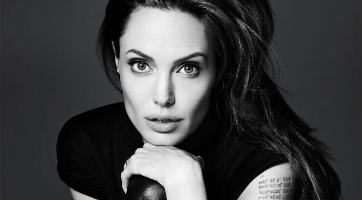Μάθετε το λόγο που δεν μπορεί η Angelina Jolie να κάνει πλαστικές επεμβάσεις 