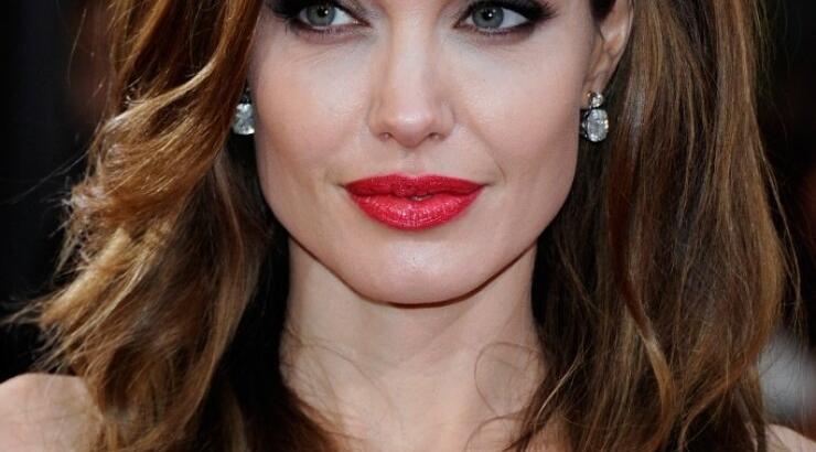 Angelina Jolie: Το video με τη στιγμή που ανακοινώνει ότι πάσχει από ανεμοβλογιά