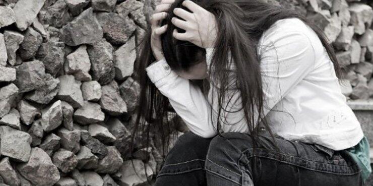 15χρονη κατήγγειλε βιασμό από τον πατριό της