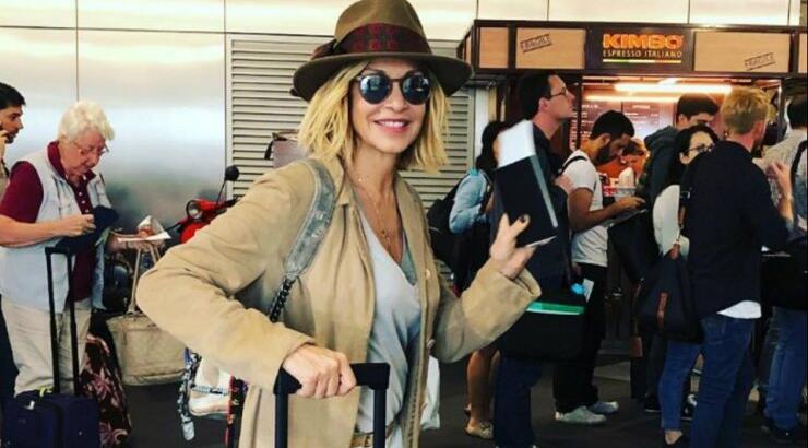 Η Άννα Βίσση αγκαλιά με το νεογέννητο: “Και πάλι γιαγιά” [εικόνες]