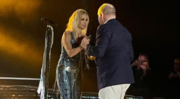 Άννα Βίσση: Χόρεψε επί σκηνής με τον Πρίγκιπα του Μονακό! [βίντεο]