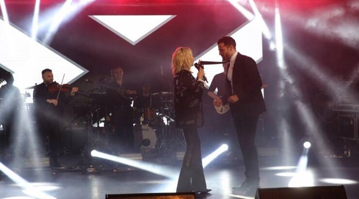 Τα κυπριακά της Βίσση στον Αργυρό όταν την ανέβασε στη σκηνή στη Λεμεσό [βίντεο]