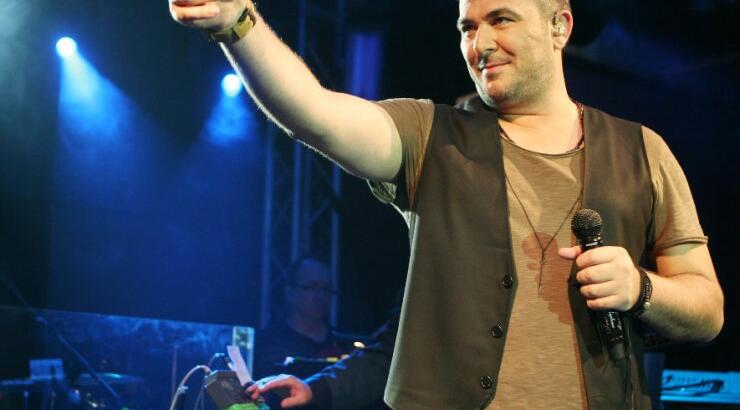 Με ποιον τραγουδιστή δεν λέει ούτε καλημέρα ο Αντώνης Ρέμος;