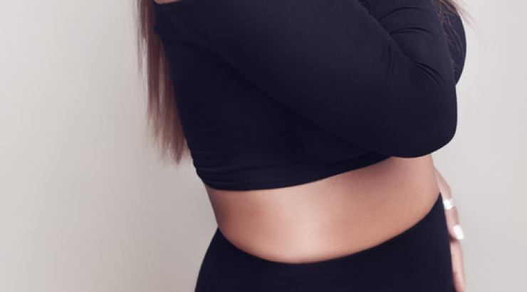 Ποια επώνυμη άλλαξε μαγιό μέσα στη θάλασσα;