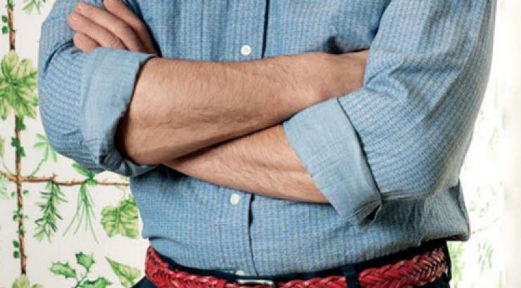 Για ποιον επώνυμο Έλληνα λένε ότι είναι gay!