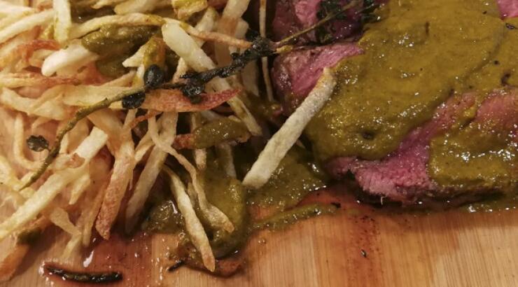 Μοσχαρίσια κόντρα με σάλτσα chimichurri 