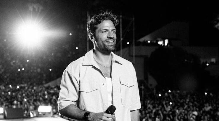 Ο Κωνσταντίνος Αργυρός ήρθε στο νησί και τραγούδησε στα κυπριακά [βίντεο]