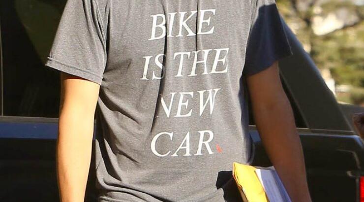 Δείτε το μήνυμα που στέλνει ο Ashton Kutcher!