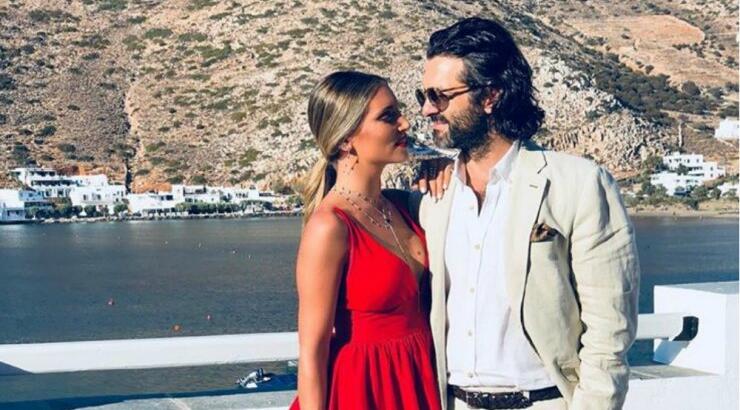 Η αναφορά της Αθηνάς Οικονομάκου στο νυφικό του γάμου της!