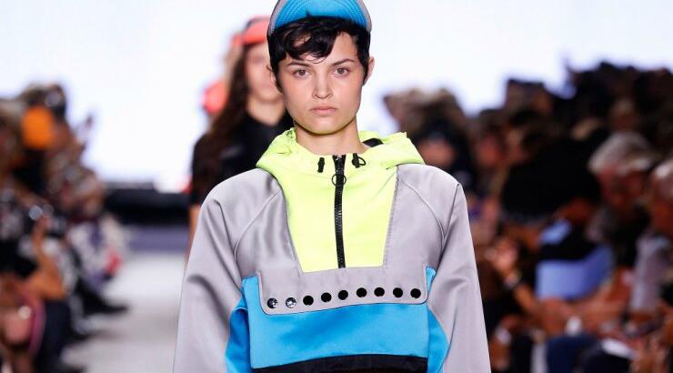 Πώς να φορέσεις την αγαπημένη σου φόρμα όλες τις ώρες