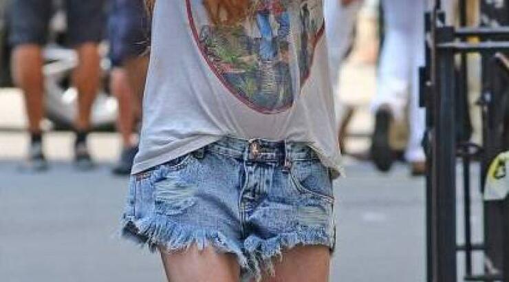  Φανερά αδυνατισμένη και με μελανιές στα πόδια πασίγνωστη ηθοποιός!