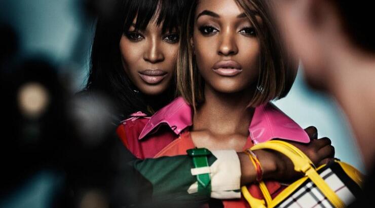 Naomi Campbell και Jourdan Dunn ποζάρουν για τον οίκο Burberry