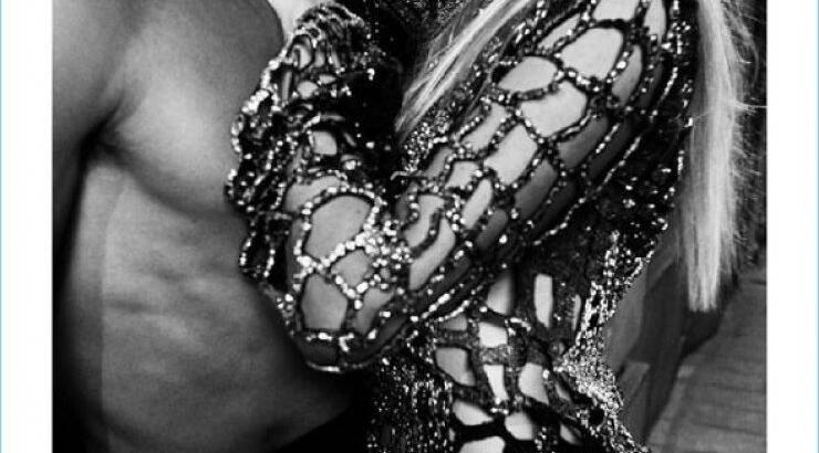 O σχεδιαστής Olivier Rousteing φωτογραφίζει για πρώτη φόρα την κολεξιόν του οίκου Balmain