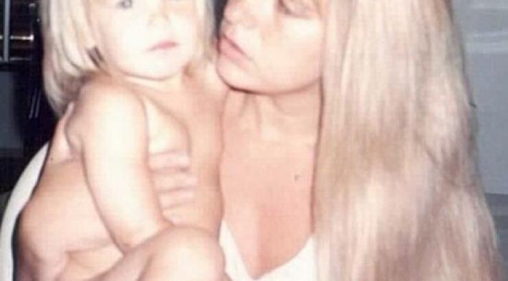 Ποιο διάσημο μοντέλο είναι η μικρή στη φωτογραφία; 