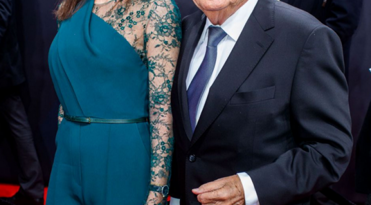 Θα πάθετε πλάκα με την εντυπωσιακά όμορφη σύντροφο του Blatter! [εικόνες]