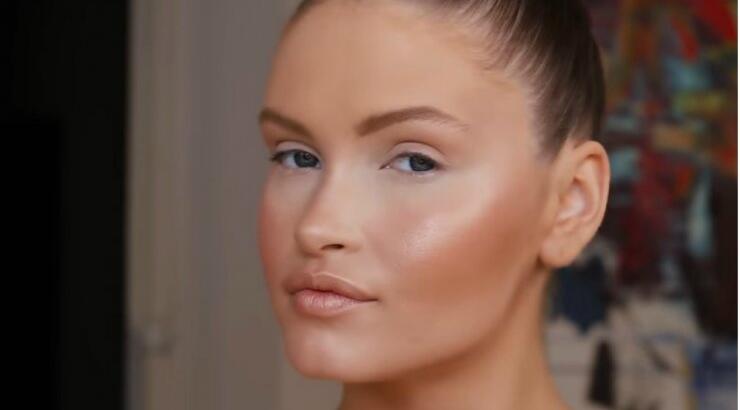 O makeup artist της JLo μας δείχνει πώς να εφαρμόσουμε σωστά το highlighter και το ρουζ