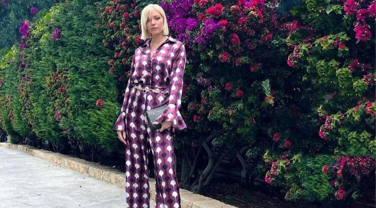 Dark grey: H Άντρη Καραντώνη έκανε την απόχρωση που θα βλέπεις σε όλα τα μανικιούρ του χειμώνα