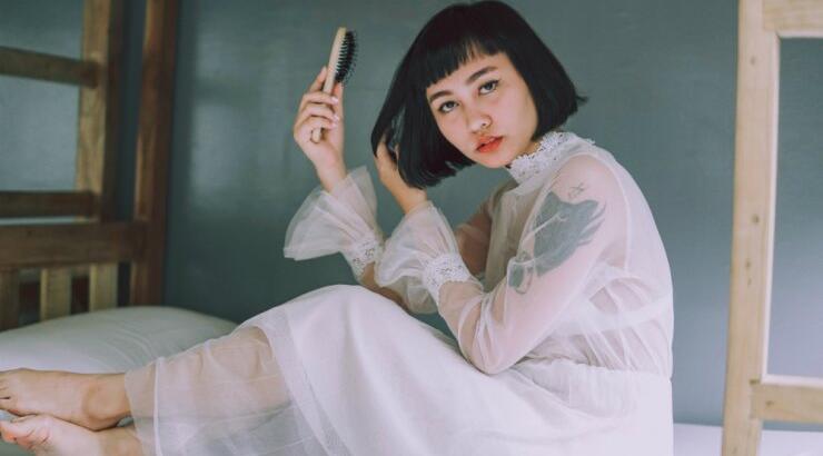 Μάθε πόσο συχνά πρέπει να πλένεις τη βούρτσα μαλλιών σου