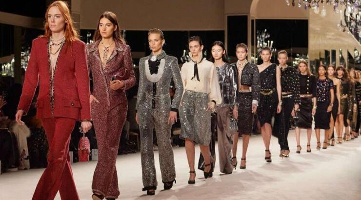 Σπάνια κοσμήματα που σχεδίασε ο Karl Lagerfeld βγαίνουν σε δημοπρασία