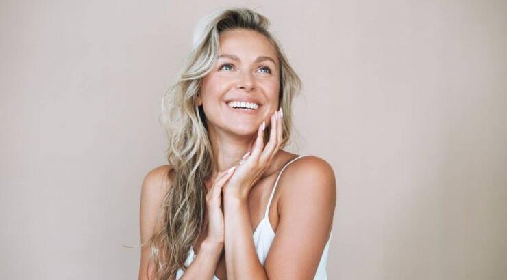 Τα προϊόντα που πρέπει να προσθέσεις στη beauty routine σου για μείωση των ρυτίδων.