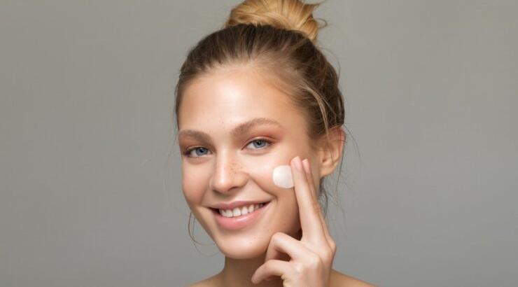 9 συμβουλές από την Βαρβάρα Νικολακάκη για να φροντίσεις την επιδερμίδα του προσώπου σου μετά τις γιορτές