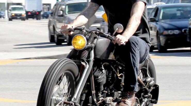 Ποιος διάσημος είναι ο μοτοσικλετιστής;