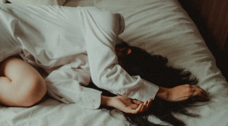 Κι όμως! Η πλευρά που κοιμόμαστε στο κρεβάτι επηρεάζει τη διάθεσή μας!