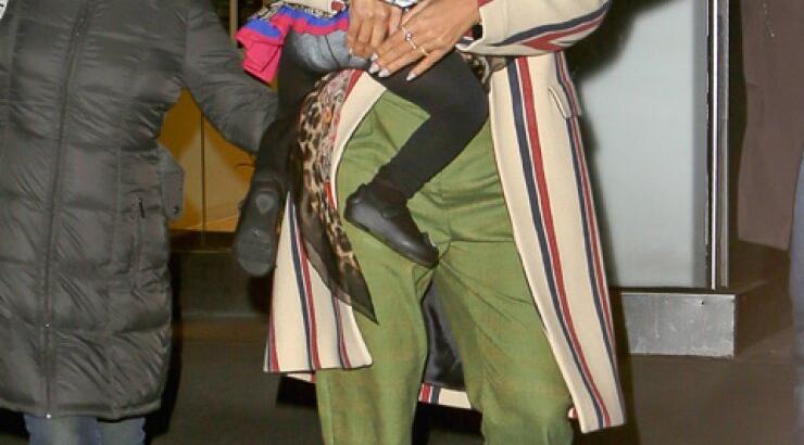 Beyonce: Αγκαλιά με την κόρη της 