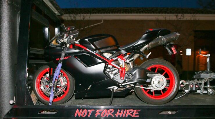 Δείτε τι δώρο έκανε ο Usher στον Justin Bieber [εικόνες]