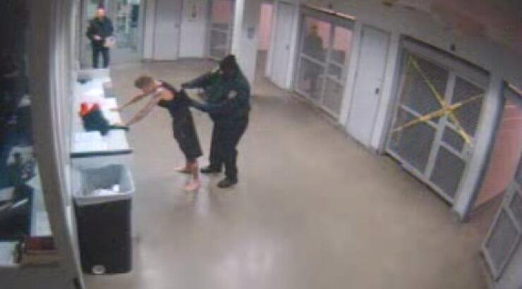 Δείτε τη στιγμή που συλλαμβάνεται ο Justin Bieber [φωτογραφίες]